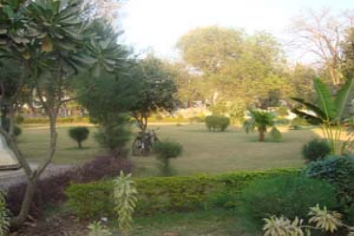 https://cache.careers360.mobi/media/colleges/social-media/media-gallery/22885/2019/6/14/College Garden of J and J College of Science Nadiad_Campus-View.jpg